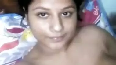 Indian wife exposes her XXX boobies and shaved cunt in amateur sex video