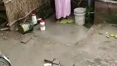 Desi Bhabhi OutDoor Bathing