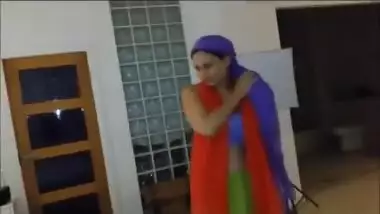 PAKISTANI Randi MAHREEN in Hotel Room