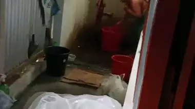 Bhabhi bathing outdoor sex mood caught by devar