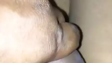 Desi Bhabi Oil Lagake Chuda