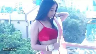 Poonam Pandey sexy boobs show , bath video