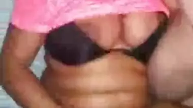 Indian wife squirts during blowjob to boyfriend