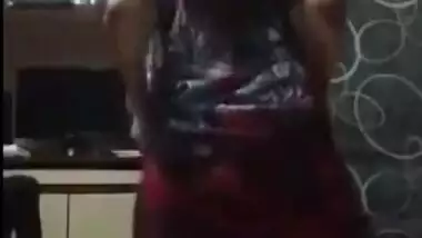 Hot Desi Aunty Lifting Nighty Full Nude Dance Self Captured For Lover
