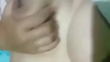 Desi cute bhabi fingering pussy