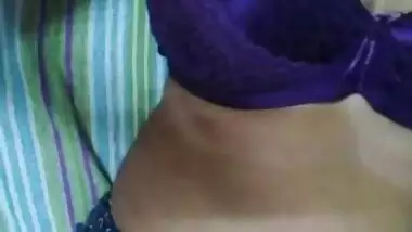 Mallu teen girl showing boobs removing bra