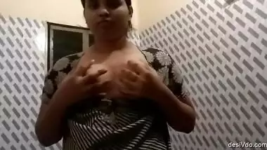 Cute Desi Girl Showing Big Boobs