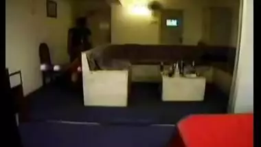 Desi Indian Randi Fucked By English Man in Hotel Scandal