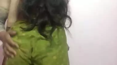 Saree mai hot girlfriend ka de dana dan chut chudai khel