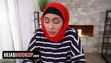 Hijab Hookup - Middle-Eastern Stepmom Suspected Her Husband Is Cheating Fucks Her Stepson As Payback