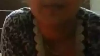 punjabi bhabhi selfie video says dudu peelo