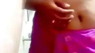 Today Exclusive- Mallu Bhabhi Showing Her Big Boobs