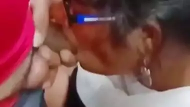 Desi collage girl sucking lover cock