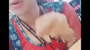 South tamil Girls Cute Cleavage Musically Ever!