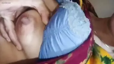 Paki Bhabi Showing Boobs and ass