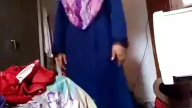 Muslim beauty undressed MMS movie