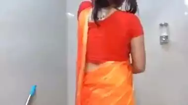 Nude Indian Bhabhi Dance In Bathroom For Fans