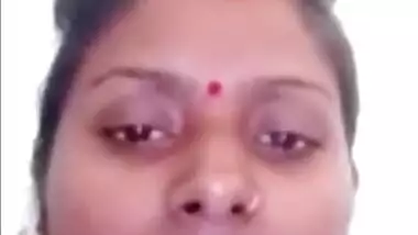 Indian Dehati Bhabhi pussy show on selfie cam