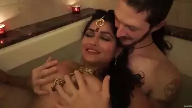 Hot Indian Porn Model Enjoying Bathtop Romance