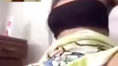 Lankan Cute Girl Showing And Fingering On Video Call