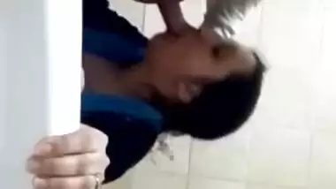 Paki office girl sex with her colleague in the restroom