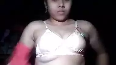 Desi Gilr Sexy Sarika Bathing