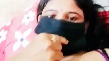 Telugu Bhabhi Showing Boobs Part 1