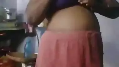 Sexy Desi Mallu Aunty changing cloths