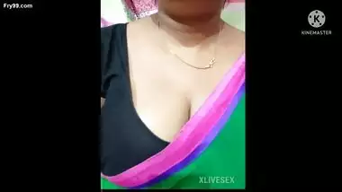 Indian sexy Zoya aunty nude show