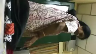 Desi aunty changing her dress