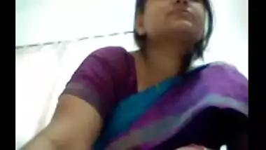 Indian aunty saree sex on webcam with secret lover