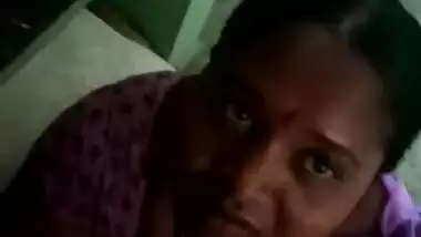 Desi h to aunty suck dick