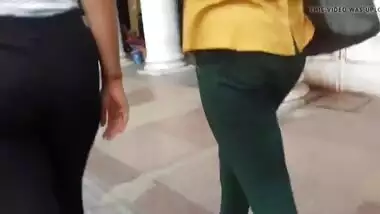 INDIAN GIRL JEANS ASSES BUTT