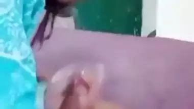 Desi girl gives an Indian blowjob to her cousin