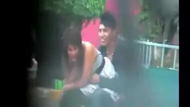 Outdoor sex scandal of Indian college girlfriend caught on cam!