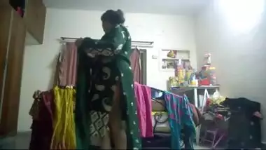 Mature Desi Aunty Dress Change Leaked MMS