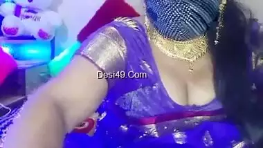 Today Exclusive- Sexy Bhabhi Showing Her Boobs And Pussy Part 1