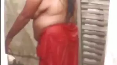 Bangladeshi Village Bhabi Bathing Captured Secretly By Neighbour Young Boy