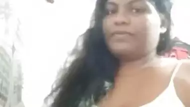 Indian girl shows her big boobs