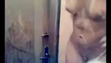 sindhi girlfriend self recorded bath selfie