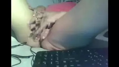 rubbing and slapping my pussy while chatting online