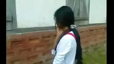 Bangla girl’s outdoor boob show clip