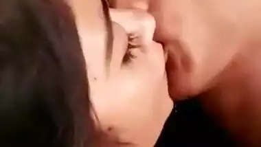 Desi lover kissing video