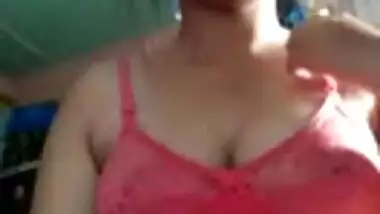 Girlfriend shows boobs