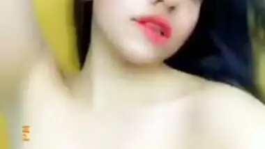 Smoking-hot Desi chick with red lips releases the new porn video