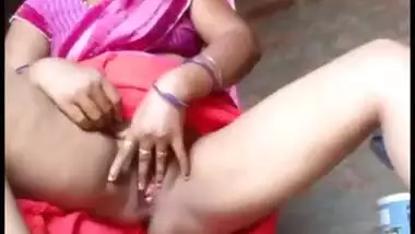 Desi Village Bhabhi Showing Her Vagina