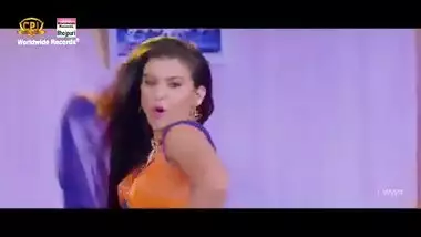 Hot Bhojpuri song starring Akshara Singh