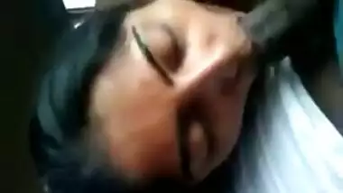 Hot Bhabhi swallowing cum from an average Desi Dick