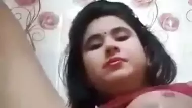 Desi girl masturbates and enjoys orgasm in a nude video