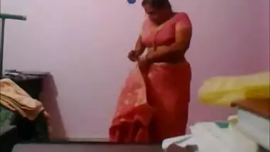 mature bhabhi saree removal secretly recorded